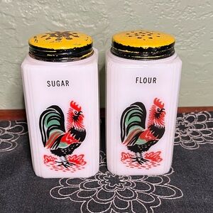 🐓 Vintage McKee Tipp City Rooster Milk Glass Shakers – Sugar & Flour Pair 🐓